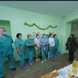 Единороссы поздравляли с Новым Годом врачей, работающих в «красных зонах»