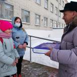Шадринская школьница получила в подарок ноутбук