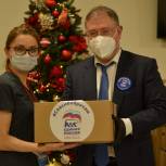 #Спасибоврачам: Медики временного госпиталя ГКБ им. Юдина получили 800 новогодних подарков