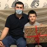 Юсуп Гамзаев исполнил новогодние мечты детей из Маджалиса