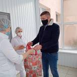 Волонтеры «Единой России» продолжают работать
