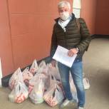 Продуктовые наборы пожилым воронежцам передал Сергей Сажин