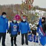 Неверкинские единороссы организовали встречу нового года на опушке леса