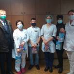 В Севске вручили новогодние подарки для детей врачей