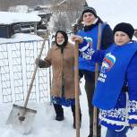 Волонтеры Оренбуржья очистили дворы от снега