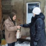 Депутаты Михайловского района помогают сельским жителям и медикам