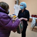 Единороссы Мурманской области поздравили медиков с Новым годом