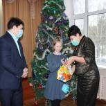 Более 500 подарков благодаря "Елке желаний" вручены курским детям