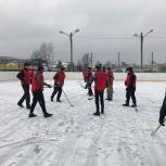 В Нарышкино состоялся турнир по хоккею в валенках