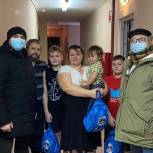 Многодетная семья Химок получила новогодние подарки от «Единой России»