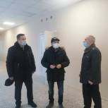 Анатолий Буров проконтролировал ремонтные работы в образовательных учреждениях своего округа