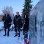 В Озерске возложили цветы к мемориалам Игоря Курчатова и Виктора Фетисова