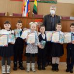 В Черемисиновском районе наградили детей-победителей конкурса новогодних и рождественских работ