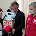 Сергей Никонов поддержал рождественскую традицию вручения подарков детям, попавшим в сложную жизненную ситуацию