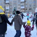 В Мурманске при поддержке  «Единой России»  и  движения «Мы вместе» прошел  дворовый праздник