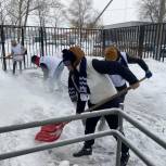Депутат Мосгордумы Ольга Мельникова приняла участие в уборке снега на юге Москвы