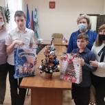 Акция «Елка желаний» и депутат Светлана Пискунова исполнили новогодние мечты ребят из Таганрога