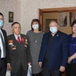Депутаты областной Думы поздравили ветеранов с Новым годом и пожелали им крепкого здоровья