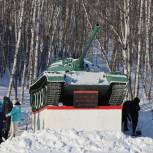 Активисты волонтерского центра «Единой России» помогли расчистить военный памятник в Амурске