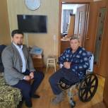 Иван Скиба помог установить пандус в подъезде инвалида-колясочника