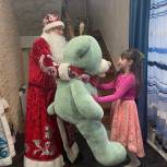 В Волгоградской области партийцы исполнили новогодние желания детей из многодетных и малообеспеченных семей