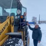 Единороссы проводят акции по расчистке снега