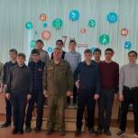 Калининский район: Партийцы организовали встречу с руководителем отряда поискового движения для учащихся школы № 78