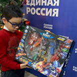 Секретари реготделений «Единой России» исполнили мечты детей в рамках акции «Елка желаний»