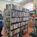 Партийные активисты продолжают реализацию акции по передаче книг в библиотеки города Твери