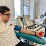 В Волгограде активисты «Молодой Гвардии Единой России» пополнили запасы антиковидной плазмы в областном центре крови