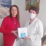 Озерский депутат «Единой России» подарила ингалятор в кабинет физиотерапии