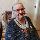 Железногорские единороссы навестили Галину Полуянову, которая в детстве жила в блокадном Ленинграде
