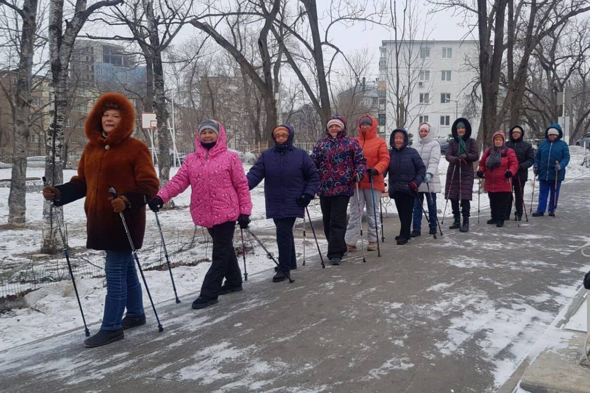 Новая серия бесплатных мастер-классов по скандинавской ходьбе стартовала во  Владивостоке