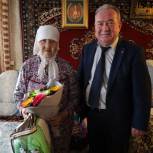 Жительница деревни Серкино получила поздравления от главы Кунашакского района в честь 90-летнего юбилея