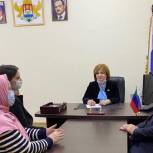 Эльмира Абиева встретилась с преподавателями школы о.Чечень