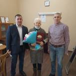 В день студента партийцы вручили благодарственное письмо Законодательного Собрания Челябинской области педагогу многопрофильного колледжа г.Челябинска