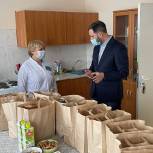 Александр Мажуга передал более полусотни горячих обедов медработникам городской поликлиники