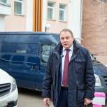 «Своих не бросаем»: Московские единороссы передадут на фронт два автомобиля