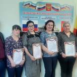 Единороссы наградили родителей и педагогов за участие в капремонте школ в селе Засопка