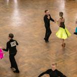 Верх-Исетские партийцы поддержали турнир по танцевальному спорту