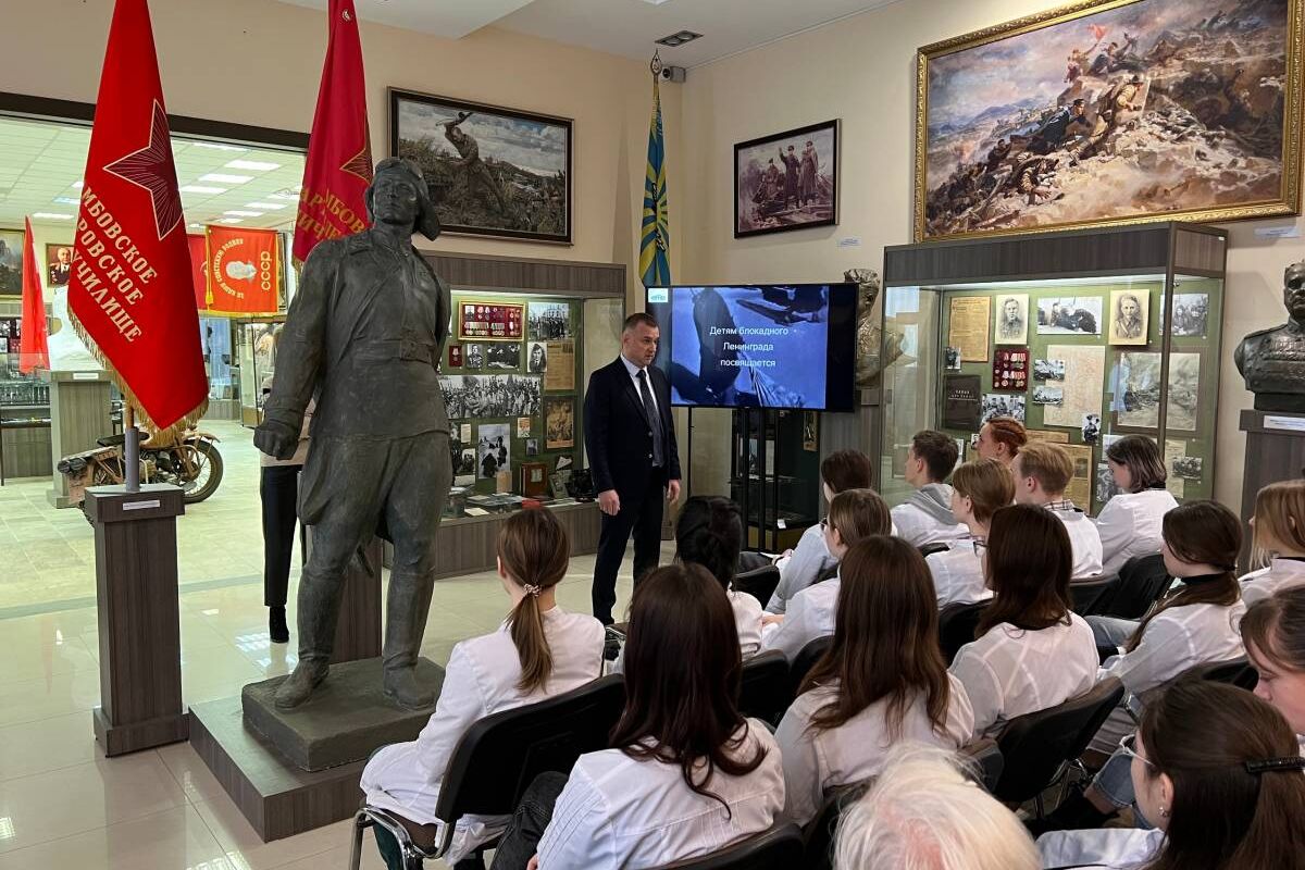 Студенты медицинского колледжа приняли участие в тематической экскурсии в Музейно-выставочном центре Тамбовской области