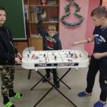 Игровой стол для хоккея получили в подарок на Новый год воспитанники нижегородской школы-интерната №1