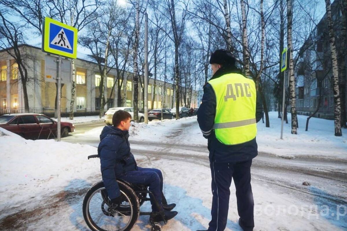 Раз в месяц сотрудники ГИБДД будут проводить рейды по проверке парковок для  инвалидов в Вологде