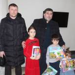 Единороссы Ингушетии передали подарки детям в рамках акции «Елка желаний»