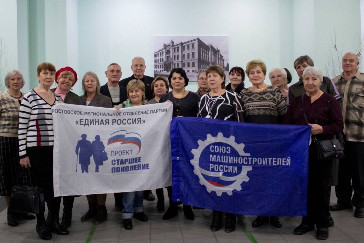 Депутат Лидия Новосельцева организовала поход в театр для людей старшего возраста