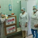 Александр Гончаров передал коробку храбрости в детское отделение туберкулезной больницы