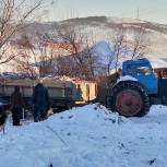 Усть-Катавский депутат обеспечил пенсионерку дровами