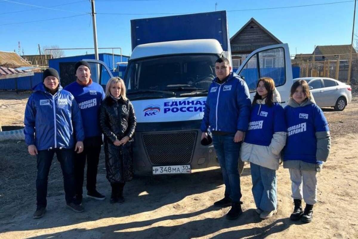 В Астраханской области «Единая Россия» доставила три тонны воды в село,  оставшееся без водоснабжения