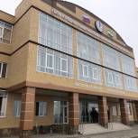 «Партийный десант» проверил в с.п. Долаково ход строительства школы на 720 мест