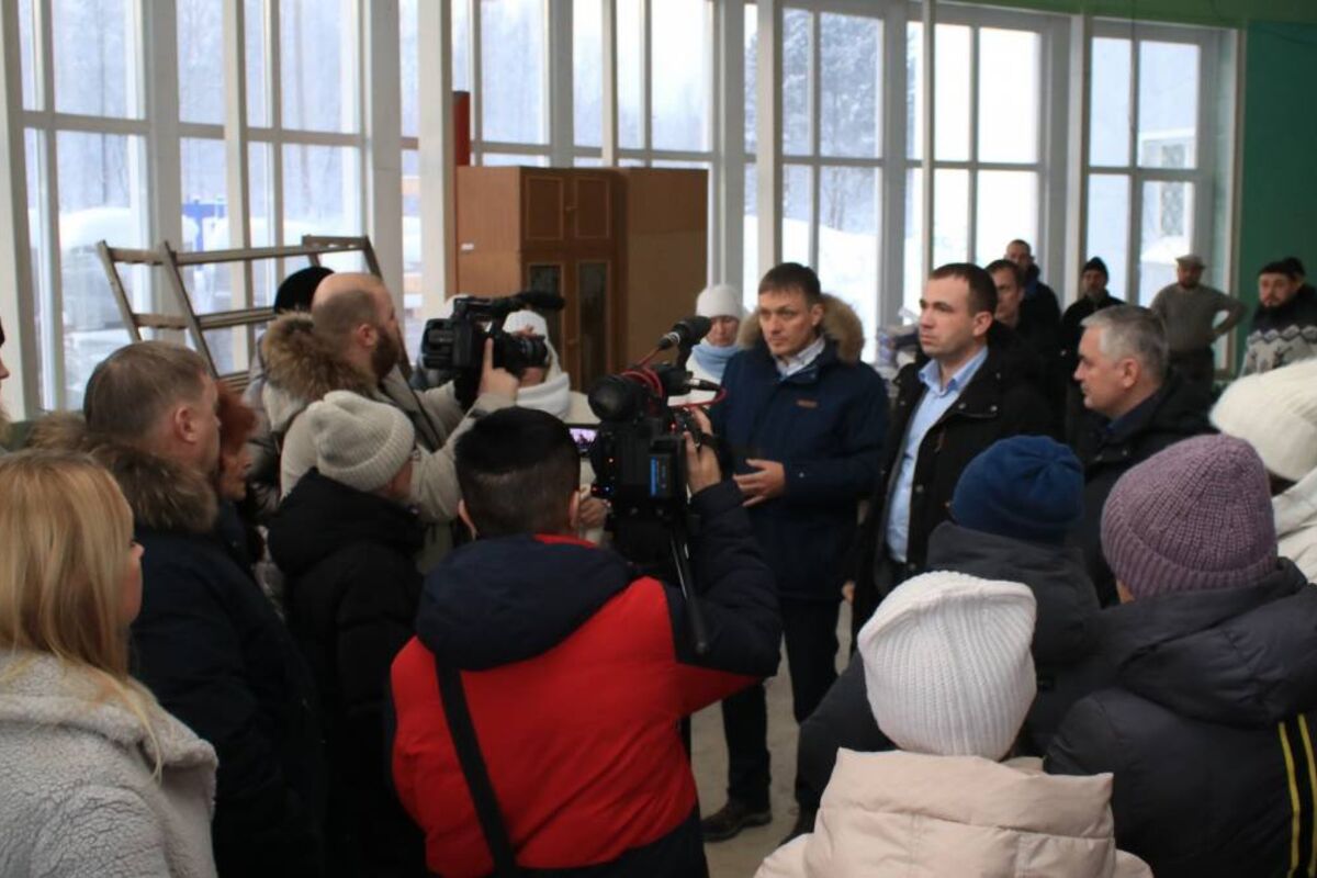 Депутатский десант «Единой России» проверил ход капитального ремонта бассейна «Олимпиец» в Усть-Илимске